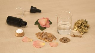 乾燥する季節の皮膚疾患にアロマテラピー　植物油と精油の力　